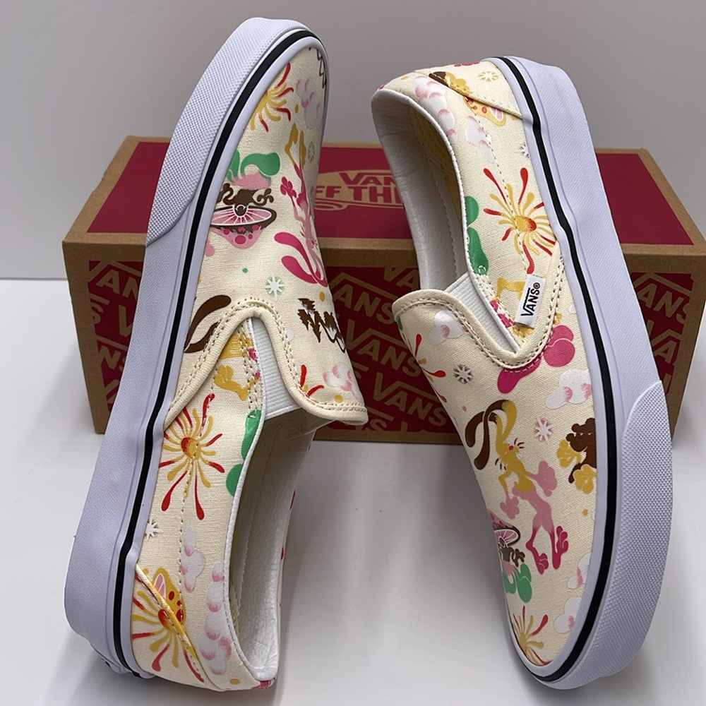 Vans WMNS  Classic Slip-On Get Outdoors Classic White 
VN000BVZFRL Sneakers - Picture 11 of 16